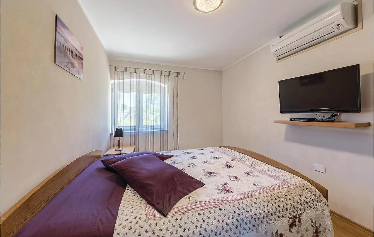 Amazing Home In Barban With Wifi